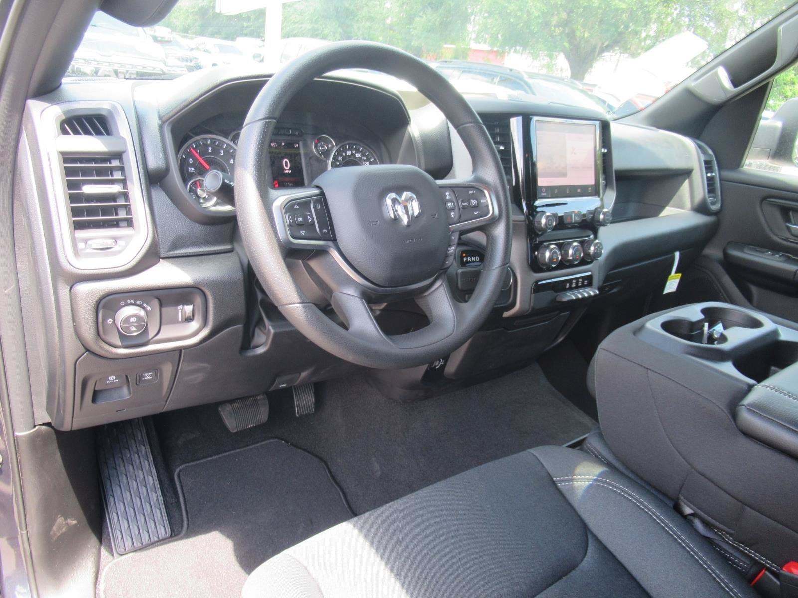 2026 RAM 1500 RAM 1500 EXPRESS CREW CAB 4X2 5'7' BOX