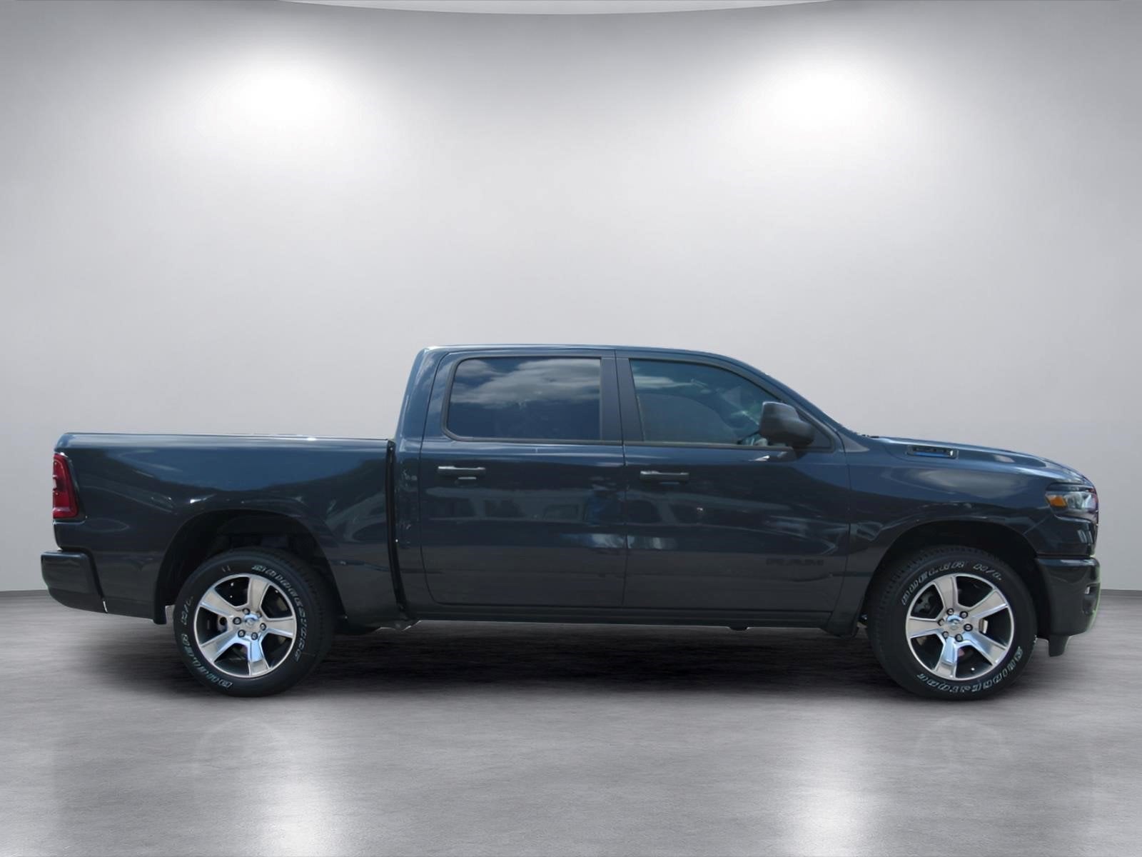 2026 RAM 1500 RAM 1500 EXPRESS CREW CAB 4X2 5'7' BOX