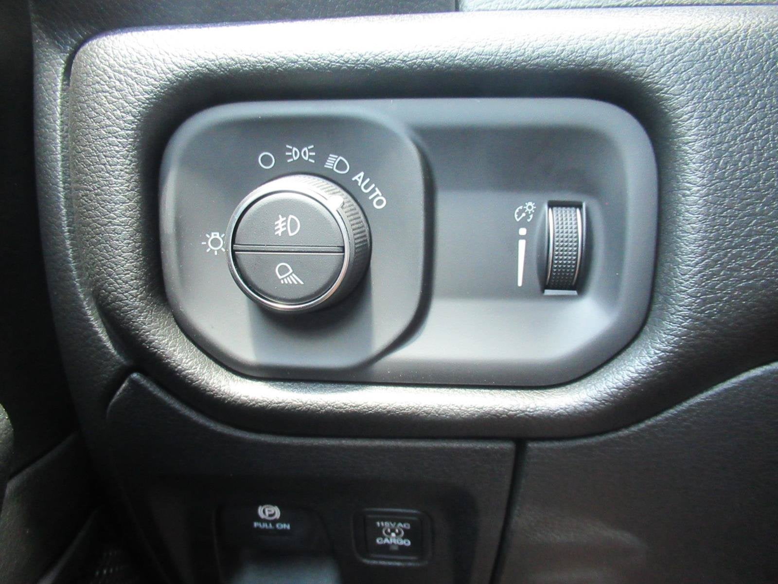 2026 RAM 1500 RAM 1500 EXPRESS CREW CAB 4X2 5'7' BOX