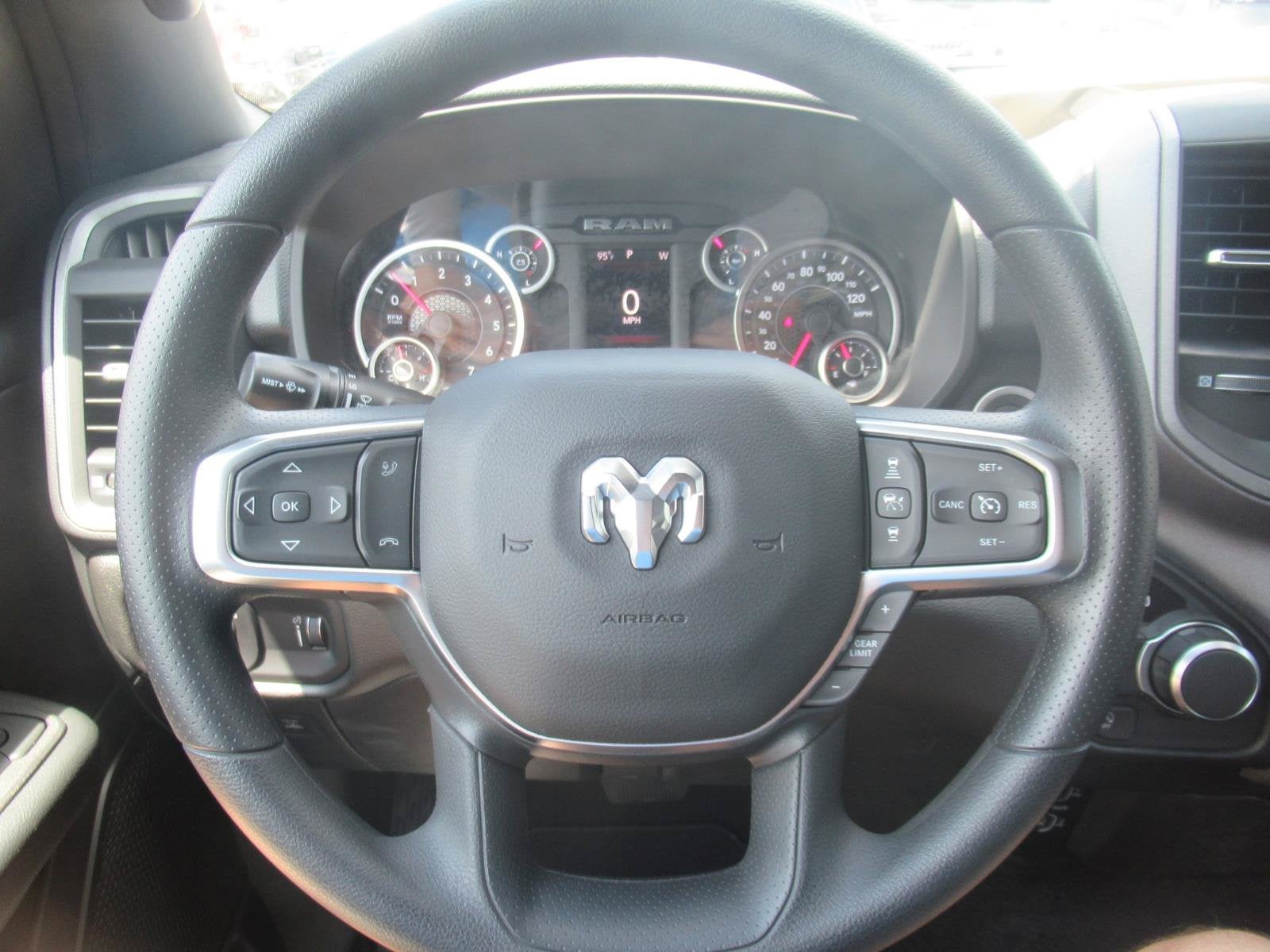 2026 RAM 1500 RAM 1500 EXPRESS CREW CAB 4X2 5'7' BOX