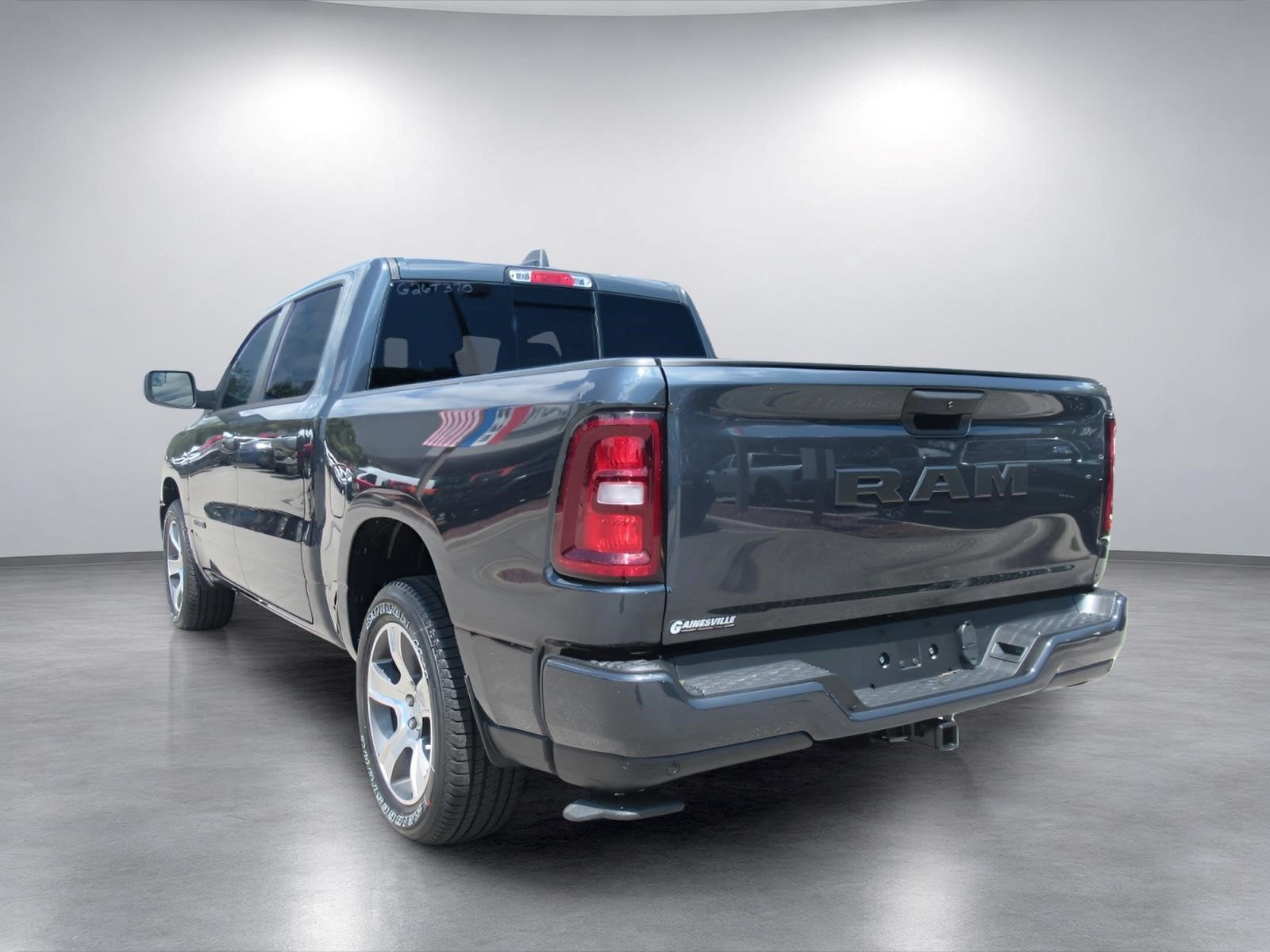 2026 RAM 1500 RAM 1500 EXPRESS CREW CAB 4X2 5'7' BOX