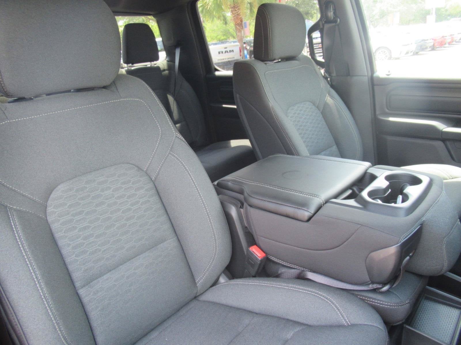 2026 RAM 1500 RAM 1500 EXPRESS CREW CAB 4X2 5'7' BOX