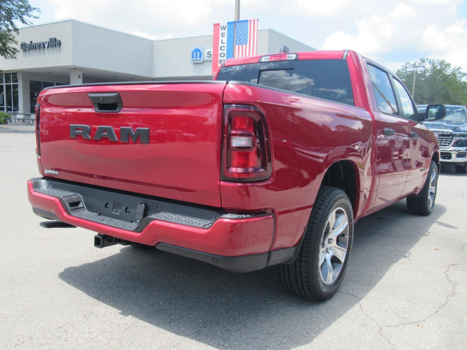 2026 RAM Ram 1500 RAM 1500 EXPRESS CREW CAB 4X2 5'7' BOX