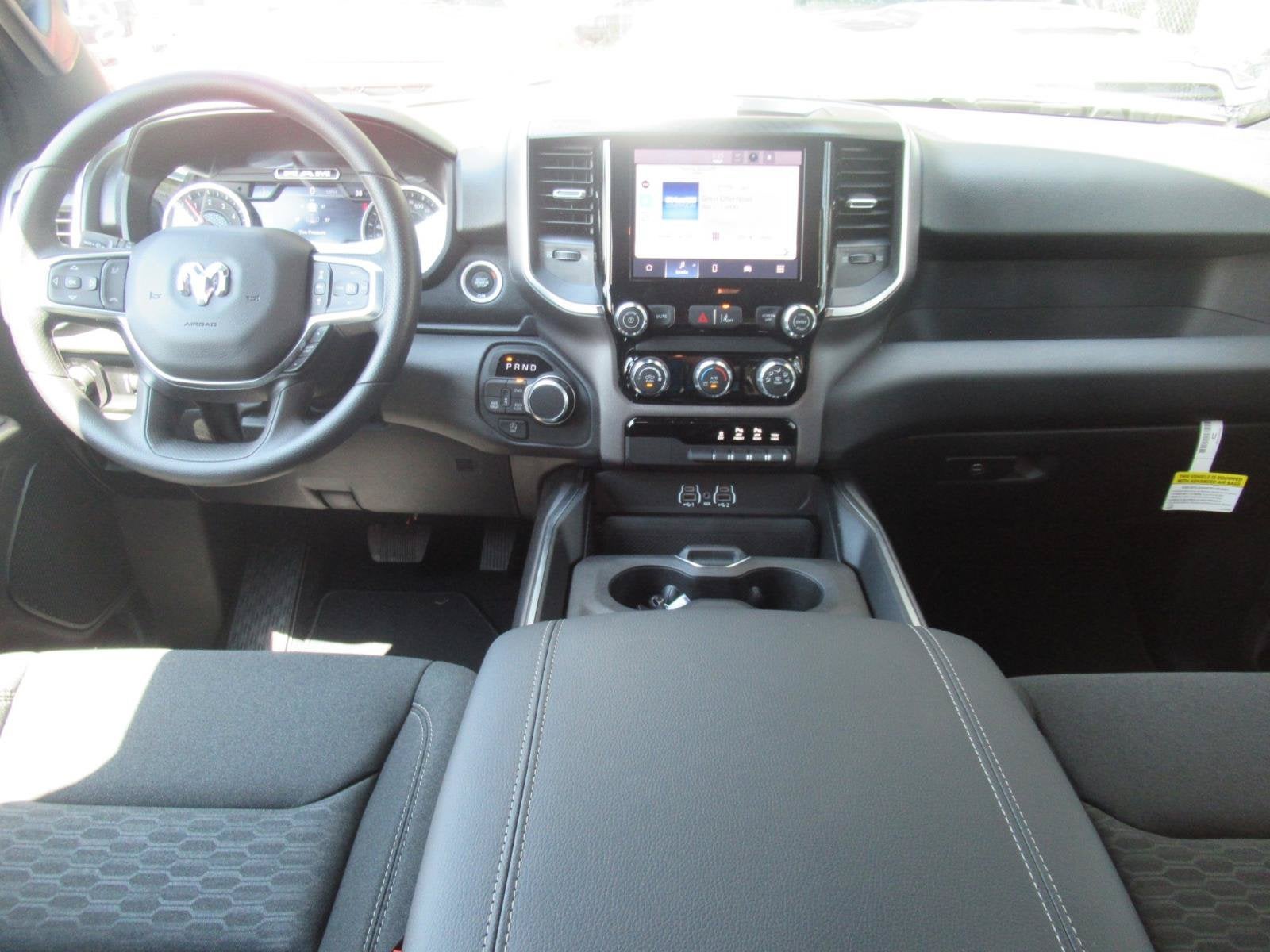 2026 RAM Ram 1500 RAM 1500 EXPRESS CREW CAB 4X4 5'7' BOX