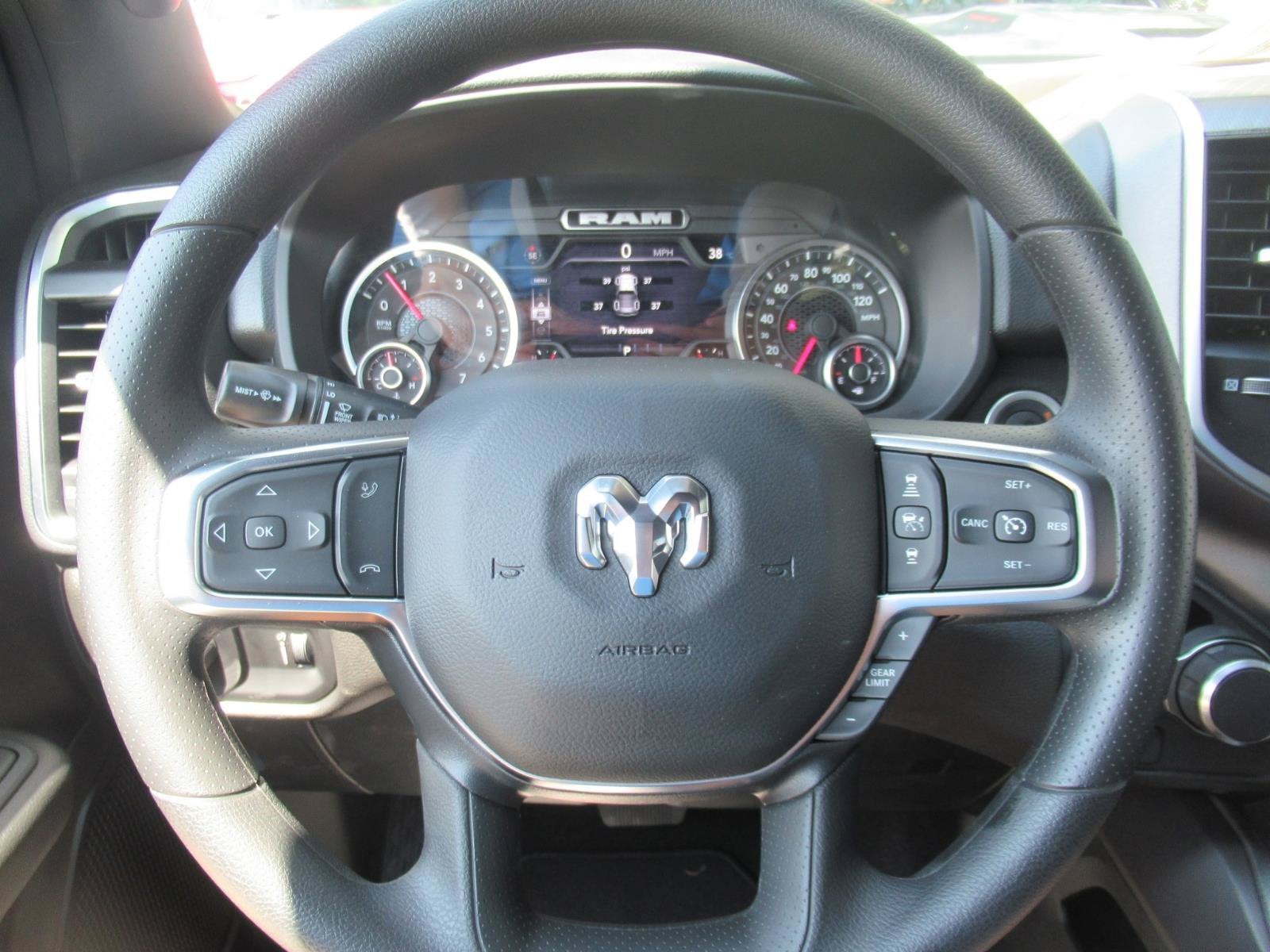 2026 RAM Ram 1500 RAM 1500 EXPRESS CREW CAB 4X4 5'7' BOX