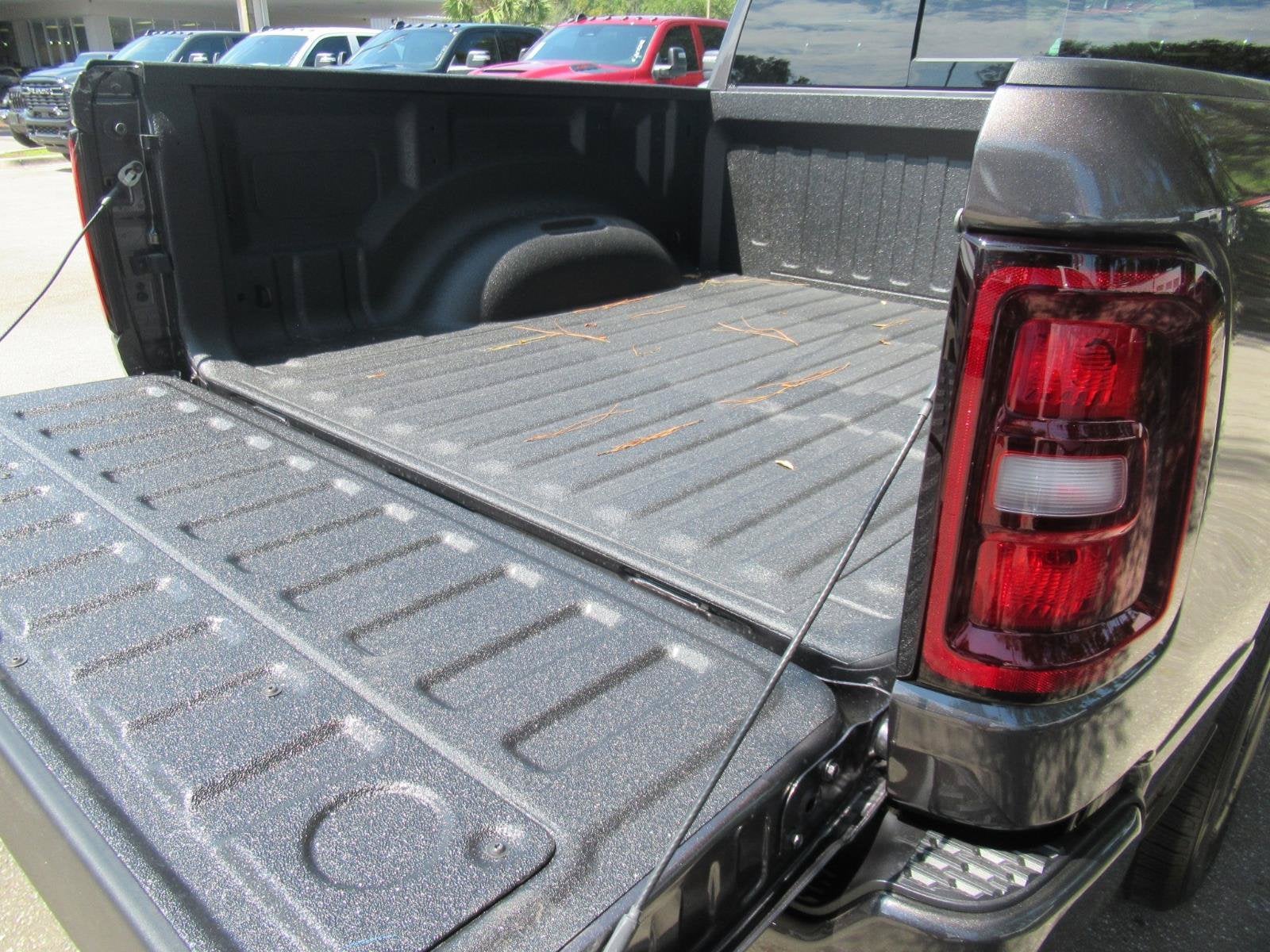 2026 RAM Ram 1500 RAM 1500 EXPRESS CREW CAB 4X4 5'7' BOX