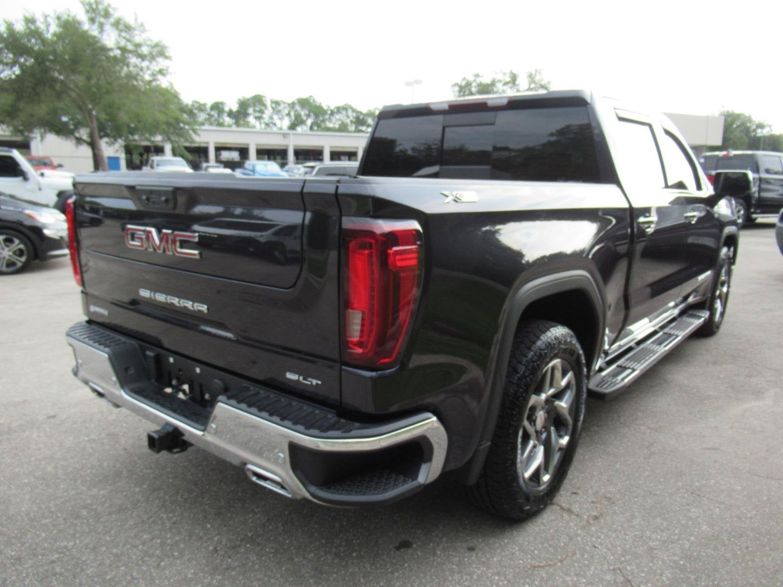2022 GMC Sierra 1500 4WD Crew Cab Short Box SLT