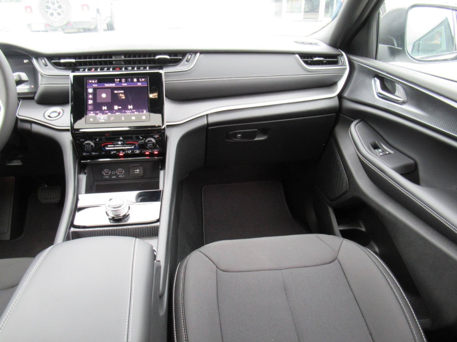 2026 Jeep Grand Cherokee GRAND CHEROKEE LAREDO X 4X2