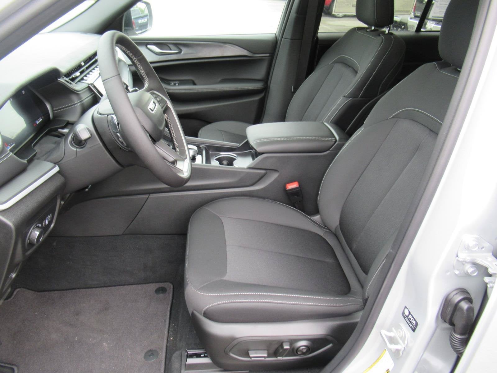 2026 Jeep Grand Cherokee GRAND CHEROKEE LAREDO X 4X2