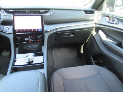 2027 Jeep Grand Cherokee GRAND CHEROKEE LAREDO X 4X2