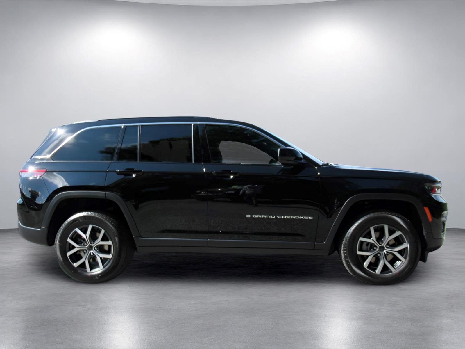 2027 Jeep Grand Cherokee GRAND CHEROKEE LAREDO X 4X2