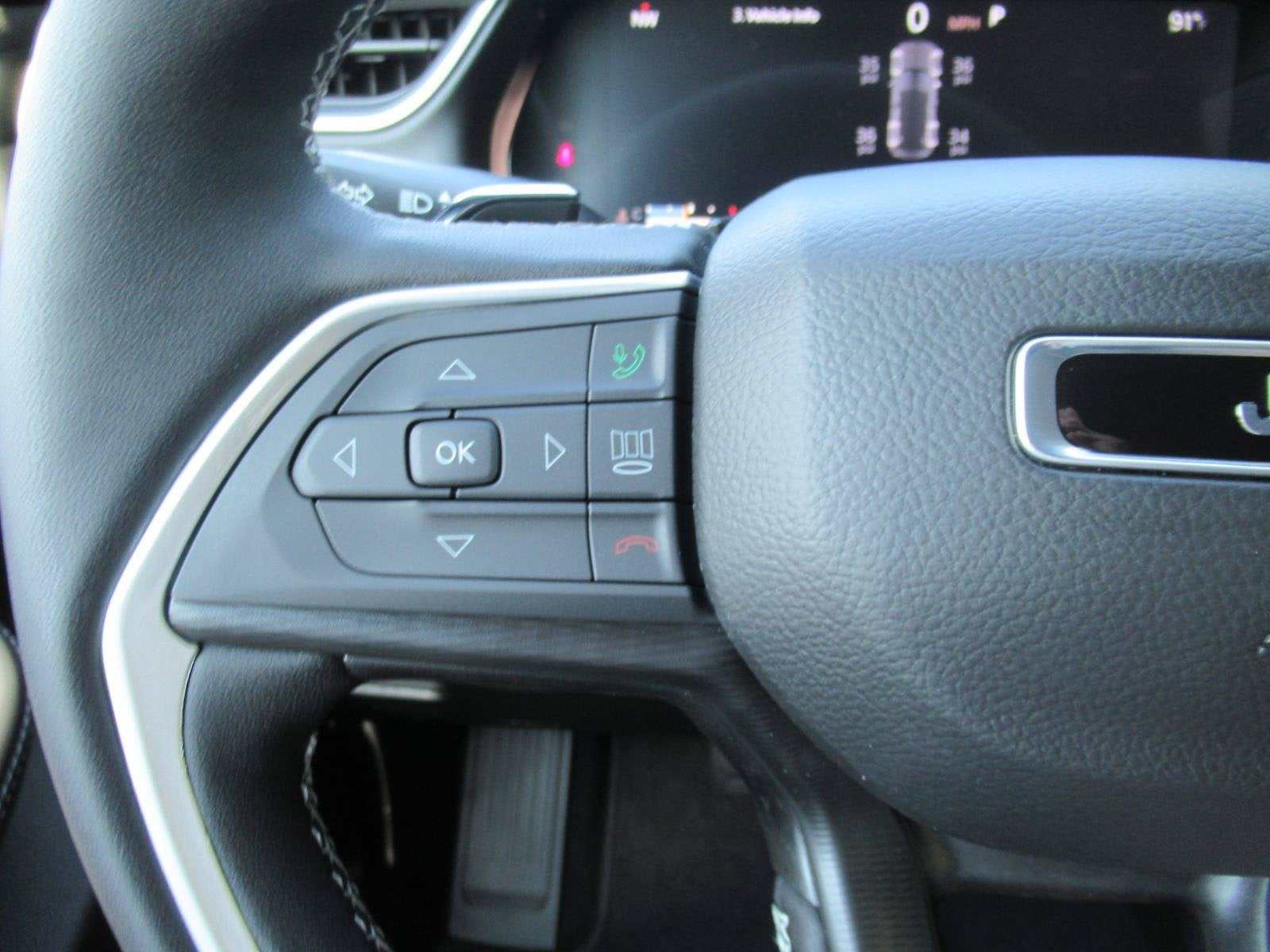 2027 Jeep Grand Cherokee GRAND CHEROKEE LAREDO X 4X2