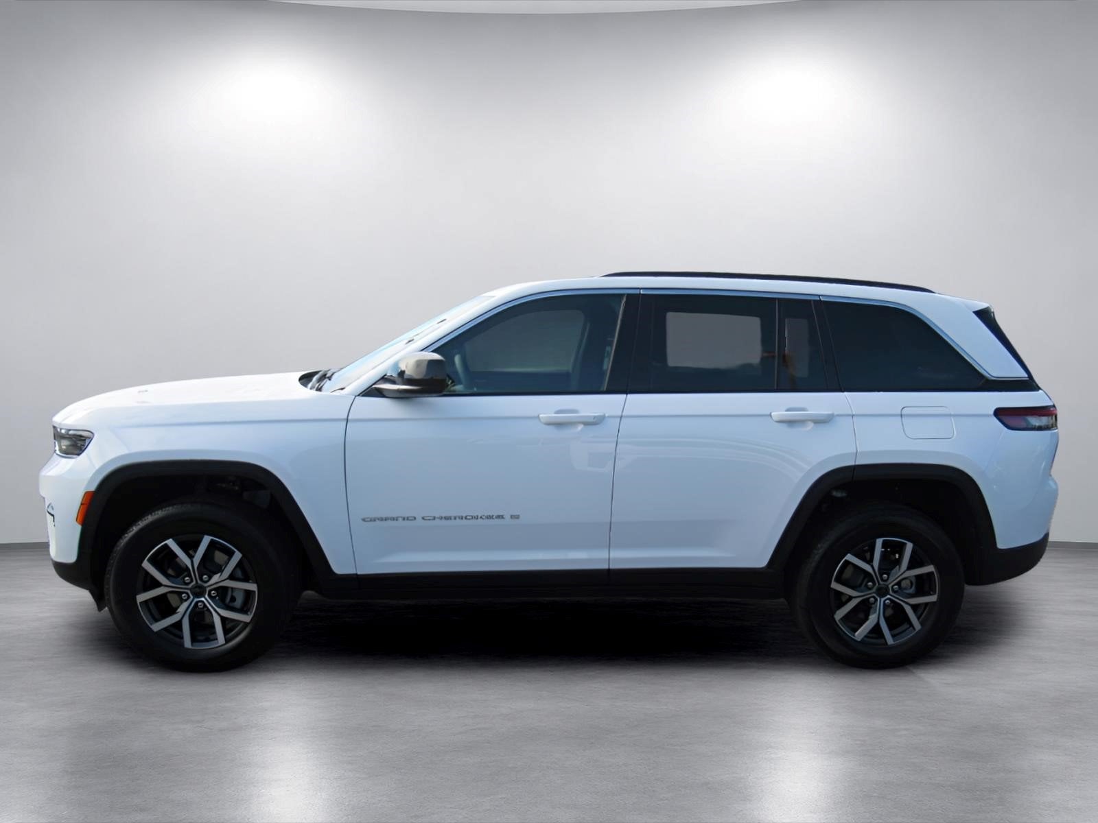 2027 Jeep Grand Cherokee GRAND CHEROKEE LAREDO X 4X2