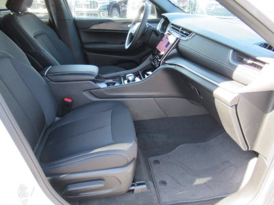 2027 Jeep Grand Cherokee GRAND CHEROKEE LAREDO X 4X2