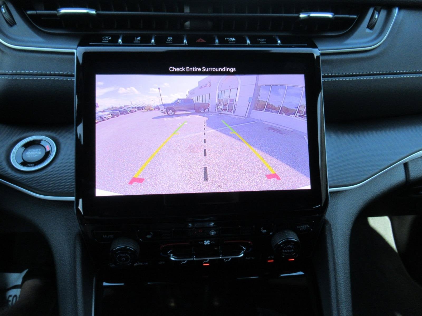 2027 Jeep Grand Cherokee GRAND CHEROKEE LAREDO X 4X2