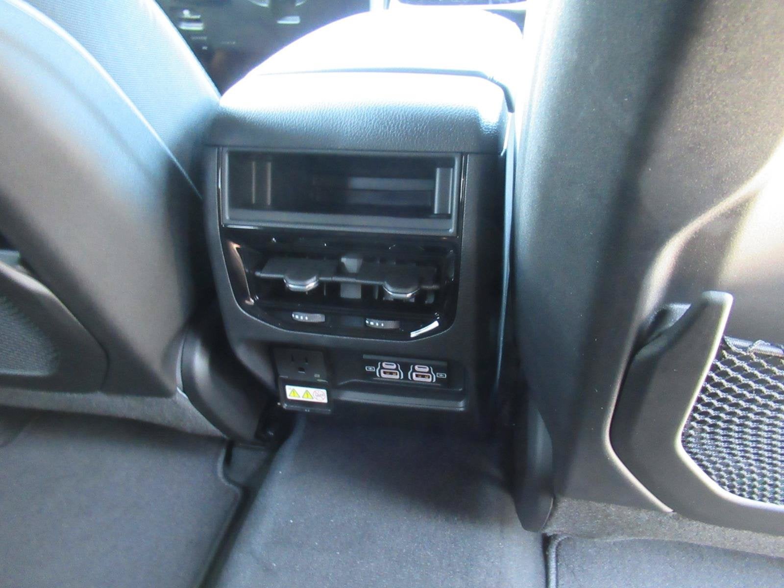 2027 Jeep Grand Cherokee GRAND CHEROKEE LAREDO X 4X2