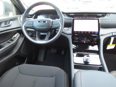 2027 Jeep Grand Cherokee GRAND CHEROKEE LAREDO X 4X2