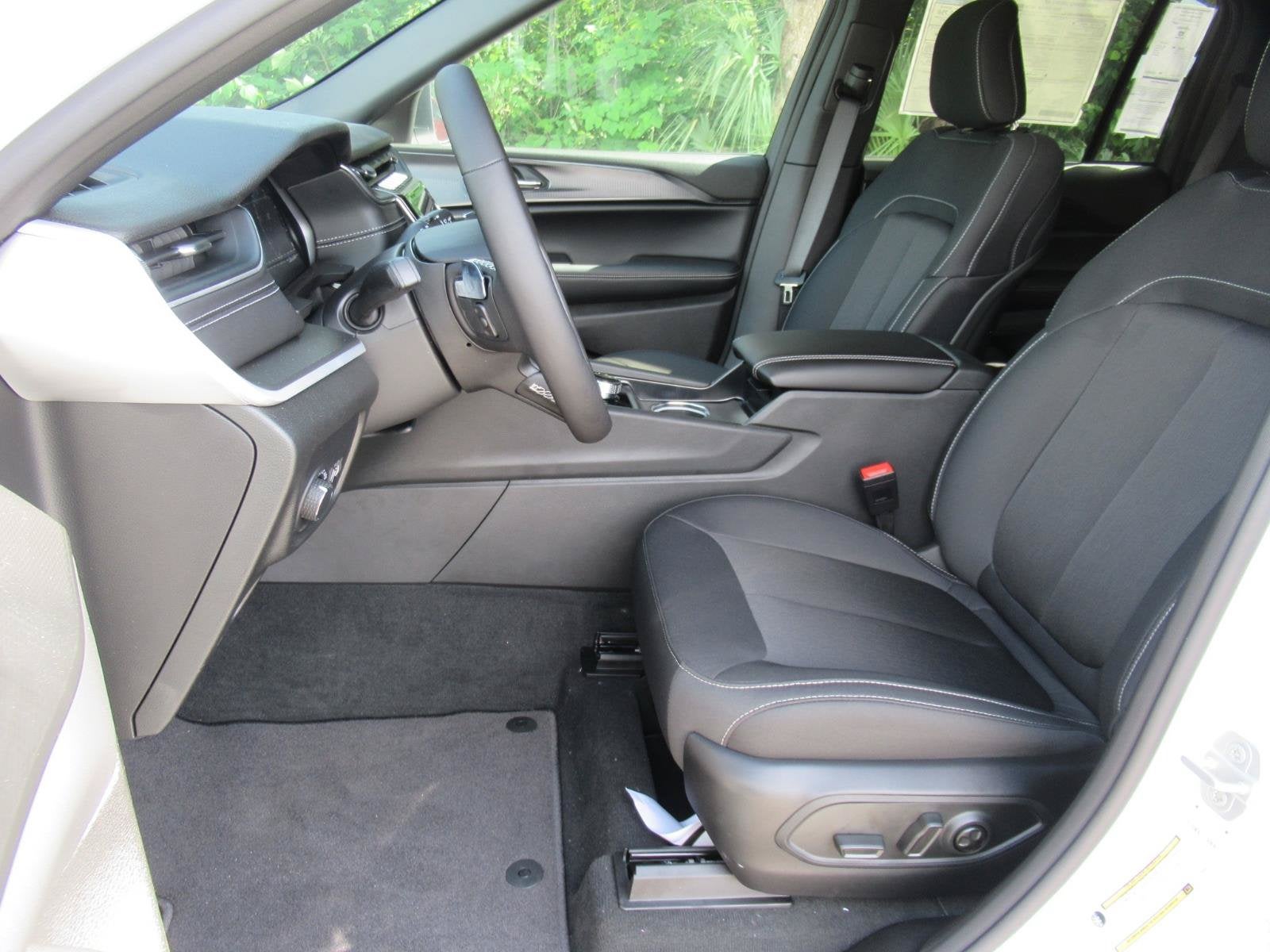 2026 Jeep Grand Cherokee GRAND CHEROKEE LAREDO X 4X2
