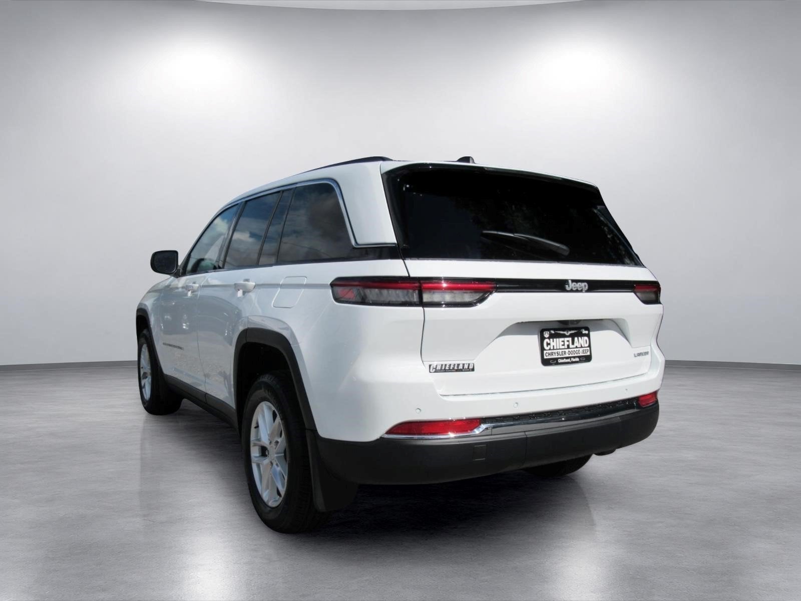 2026 Jeep Grand Cherokee GRAND CHEROKEE LAREDO X 4X2