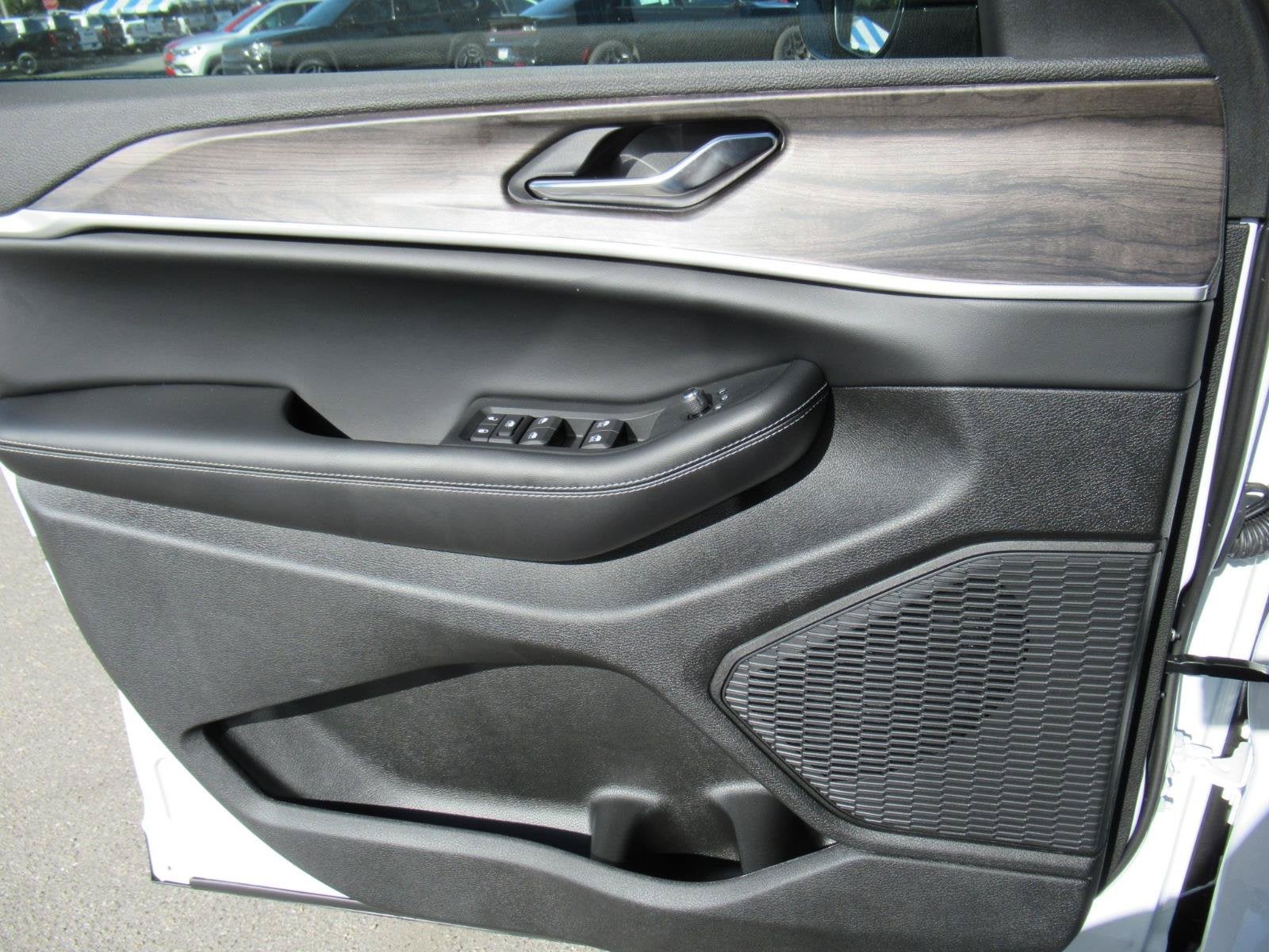 2027 Jeep Grand Cherokee GRAND CHEROKEE LAREDO ALTITUDE 4X2