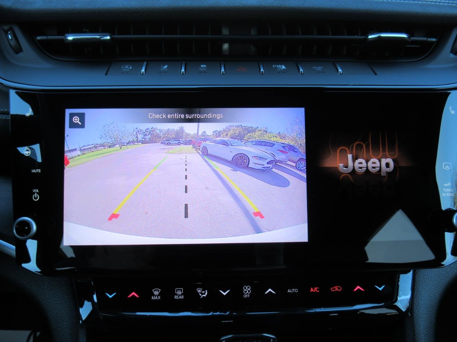 2027 Jeep Grand Cherokee GRAND CHEROKEE LAREDO ALTITUDE 4X2
