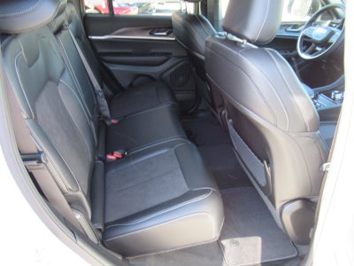 2027 Jeep Grand Cherokee GRAND CHEROKEE LAREDO ALTITUDE 4X2