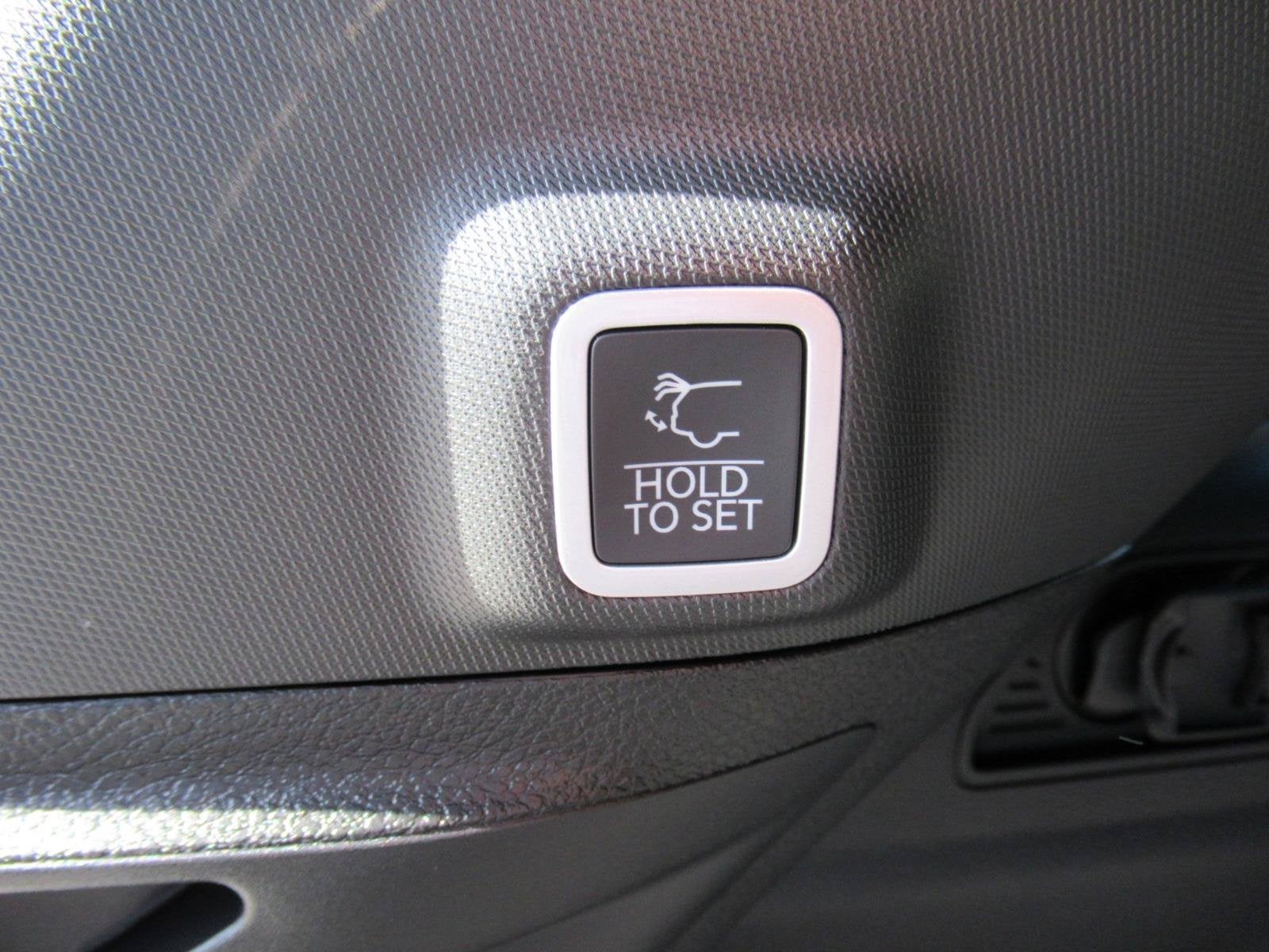 2027 Jeep Grand Cherokee GRAND CHEROKEE LAREDO ALTITUDE 4X2