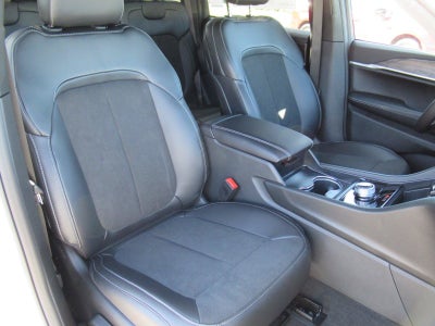 2027 Jeep Grand Cherokee GRAND CHEROKEE LAREDO ALTITUDE 4X2