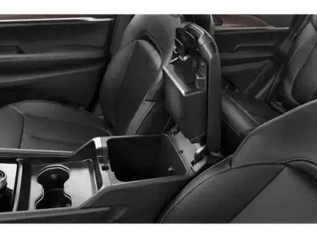 2027 Jeep Grand Cherokee GRAND CHEROKEE LAREDO ALTITUDE 4X2