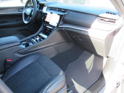 2027 Jeep Grand Cherokee GRAND CHEROKEE LAREDO ALTITUDE 4X2