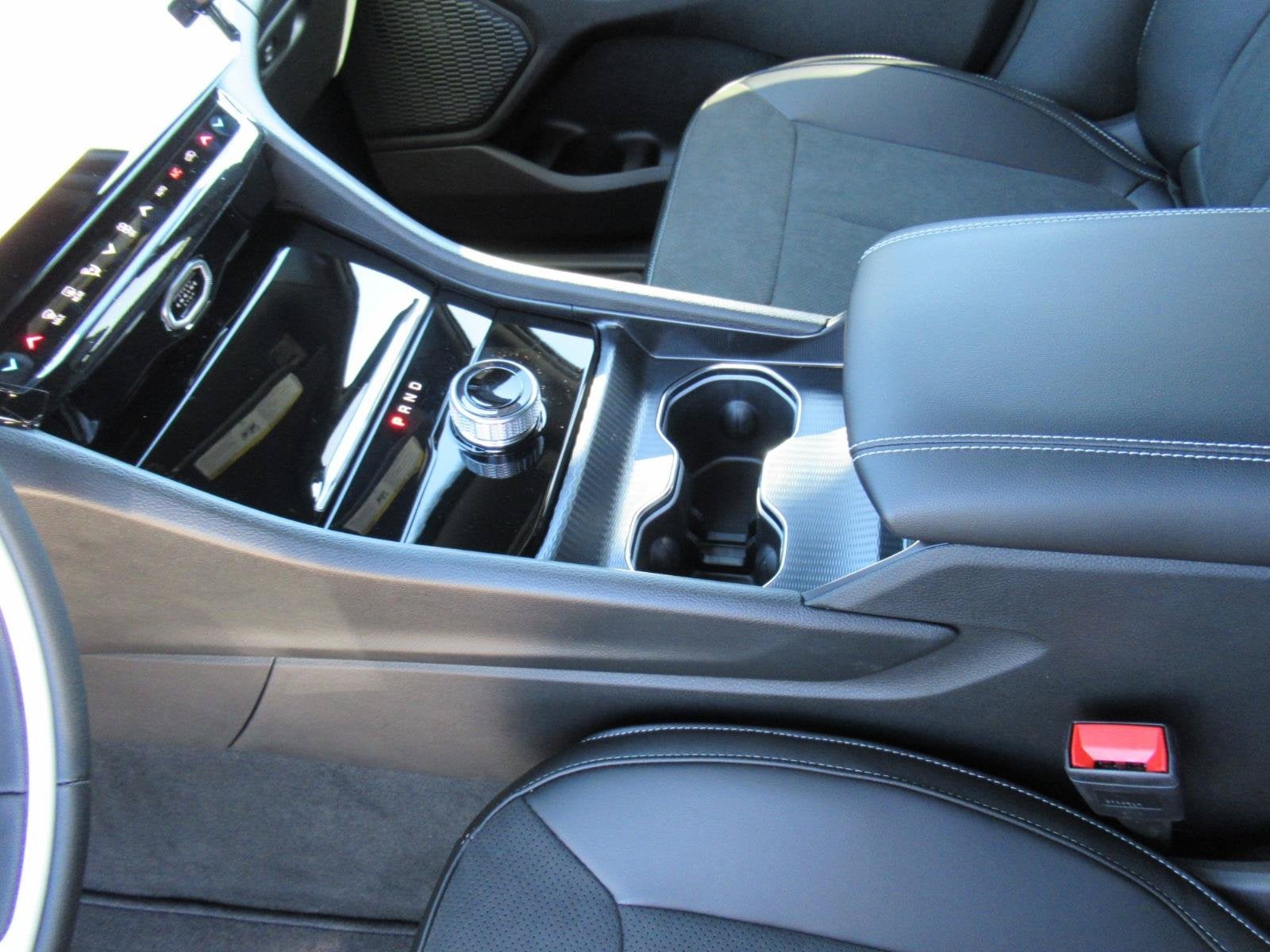 2027 Jeep Grand Cherokee GRAND CHEROKEE LAREDO ALTITUDE 4X2