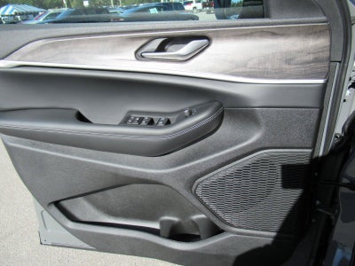 2027 Jeep Grand Cherokee GRAND CHEROKEE LAREDO ALTITUDE 4X2