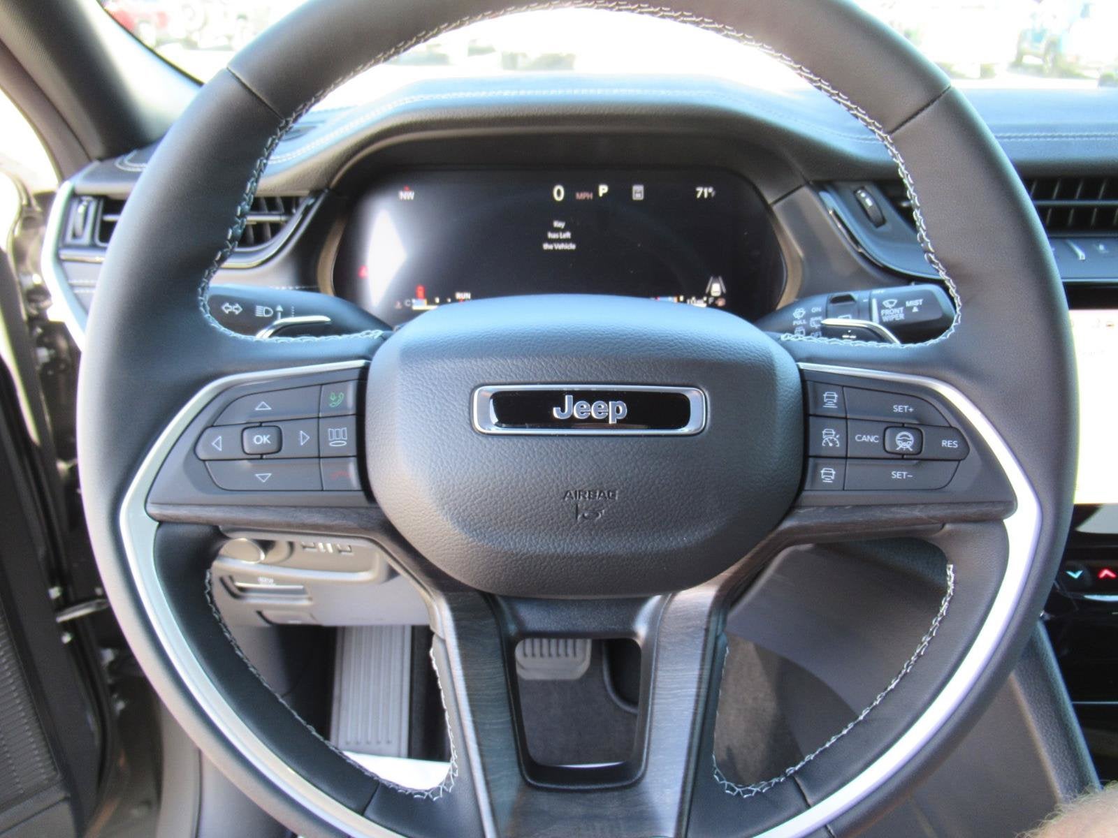 2027 Jeep Grand Cherokee GRAND CHEROKEE LAREDO ALTITUDE 4X2