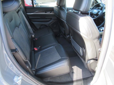 2027 Jeep Grand Cherokee GRAND CHEROKEE LAREDO ALTITUDE 4X2