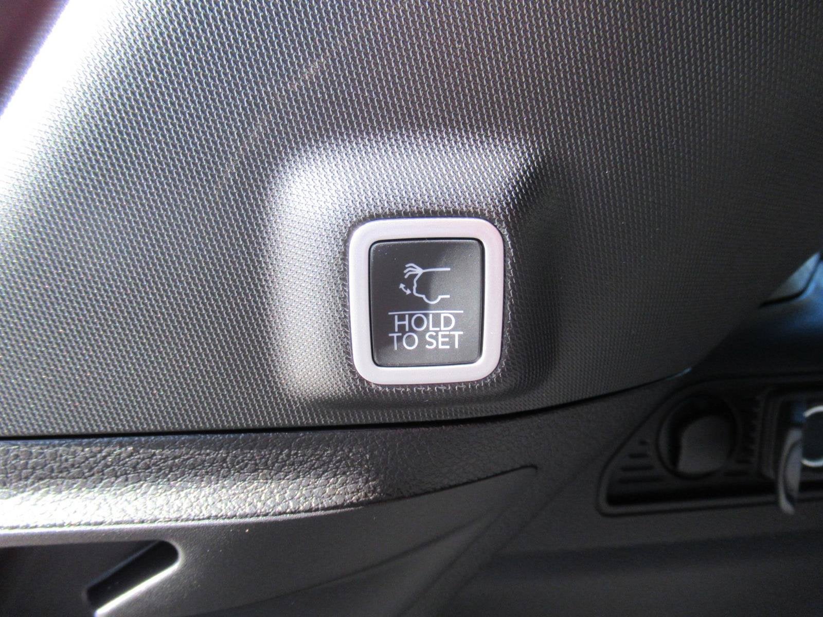 2027 Jeep Grand Cherokee GRAND CHEROKEE LAREDO ALTITUDE 4X2