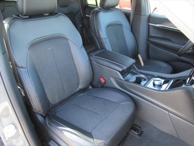 2027 Jeep Grand Cherokee GRAND CHEROKEE LAREDO ALTITUDE 4X2