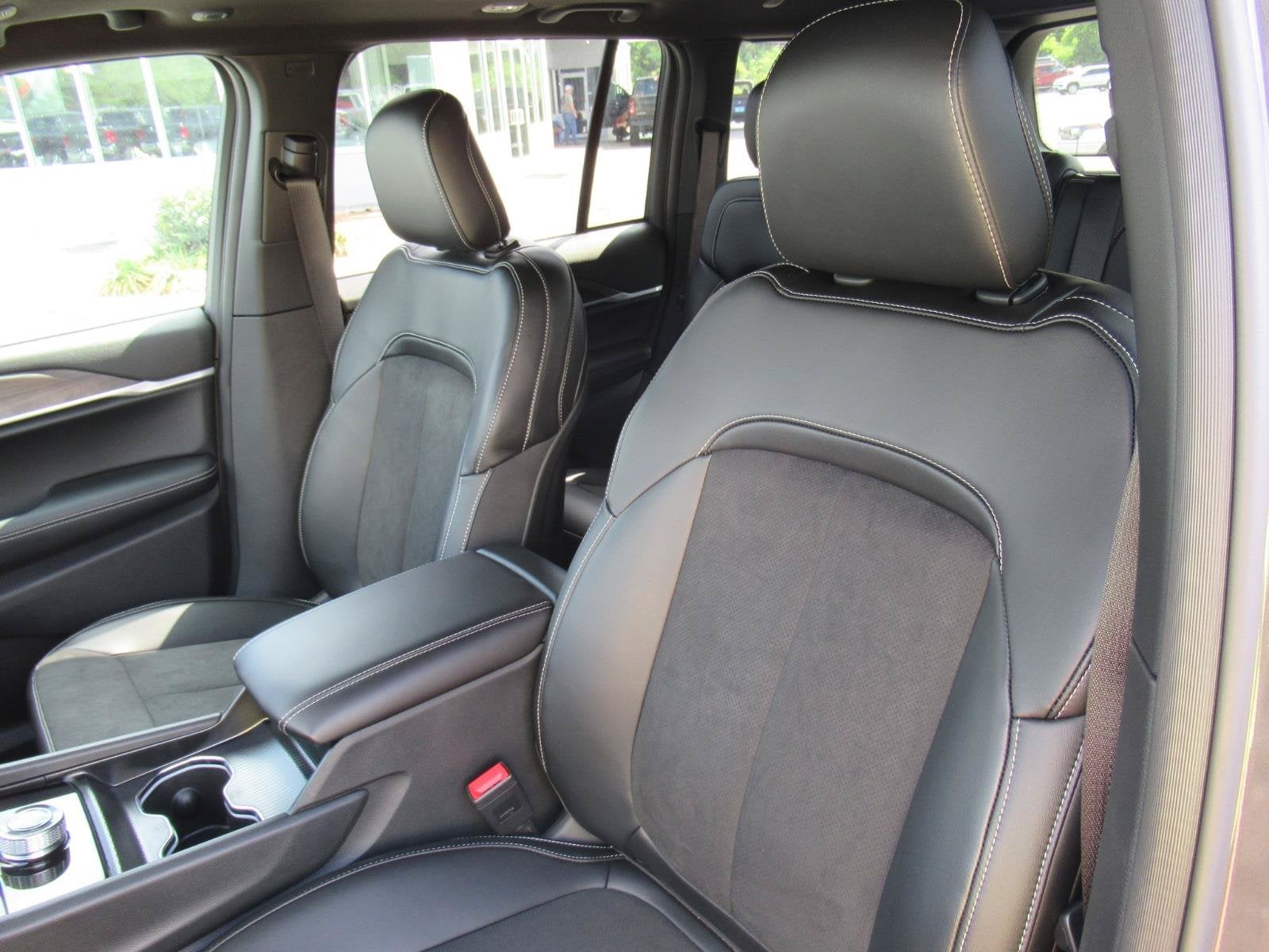 2026 Jeep Grand Cherokee GRAND CHEROKEE LAREDO ALTITUDE 4X2