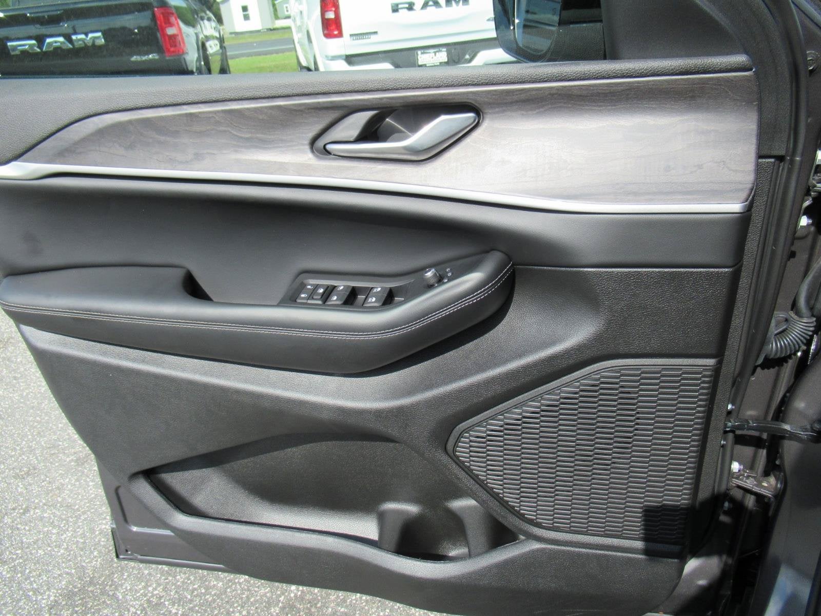 2026 Jeep Grand Cherokee GRAND CHEROKEE LAREDO ALTITUDE 4X2