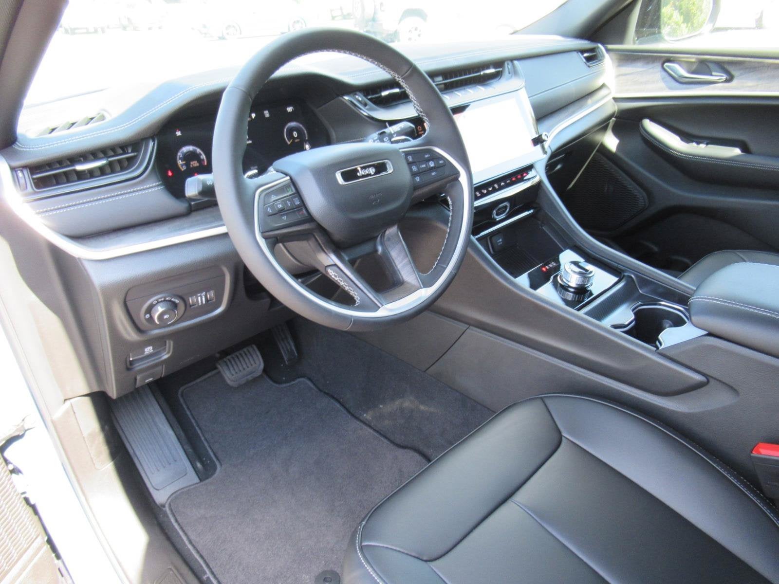 2027 Jeep Grand Cherokee GRAND CHEROKEE LIMITED 4X2