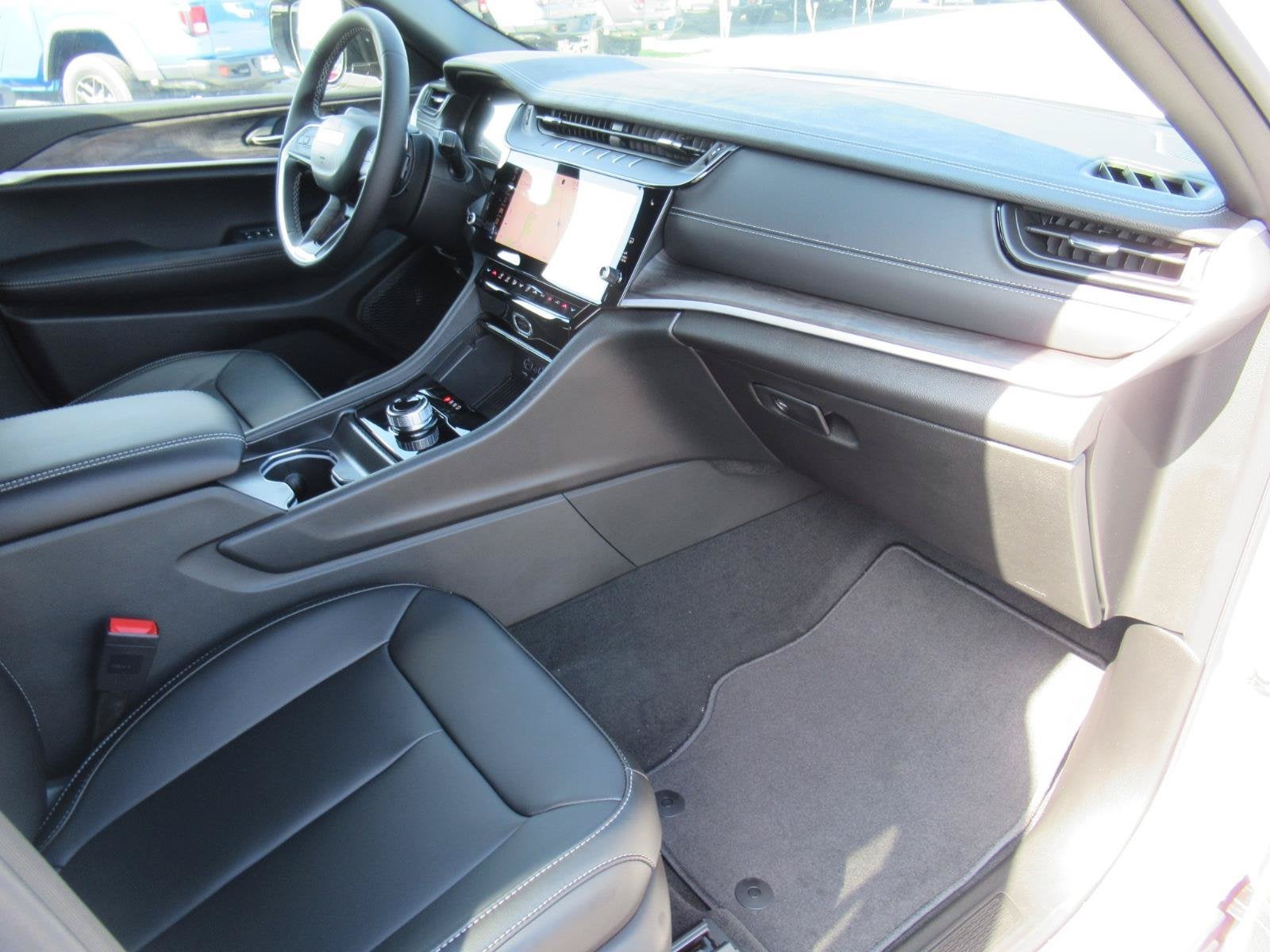 2027 Jeep Grand Cherokee GRAND CHEROKEE LIMITED 4X2