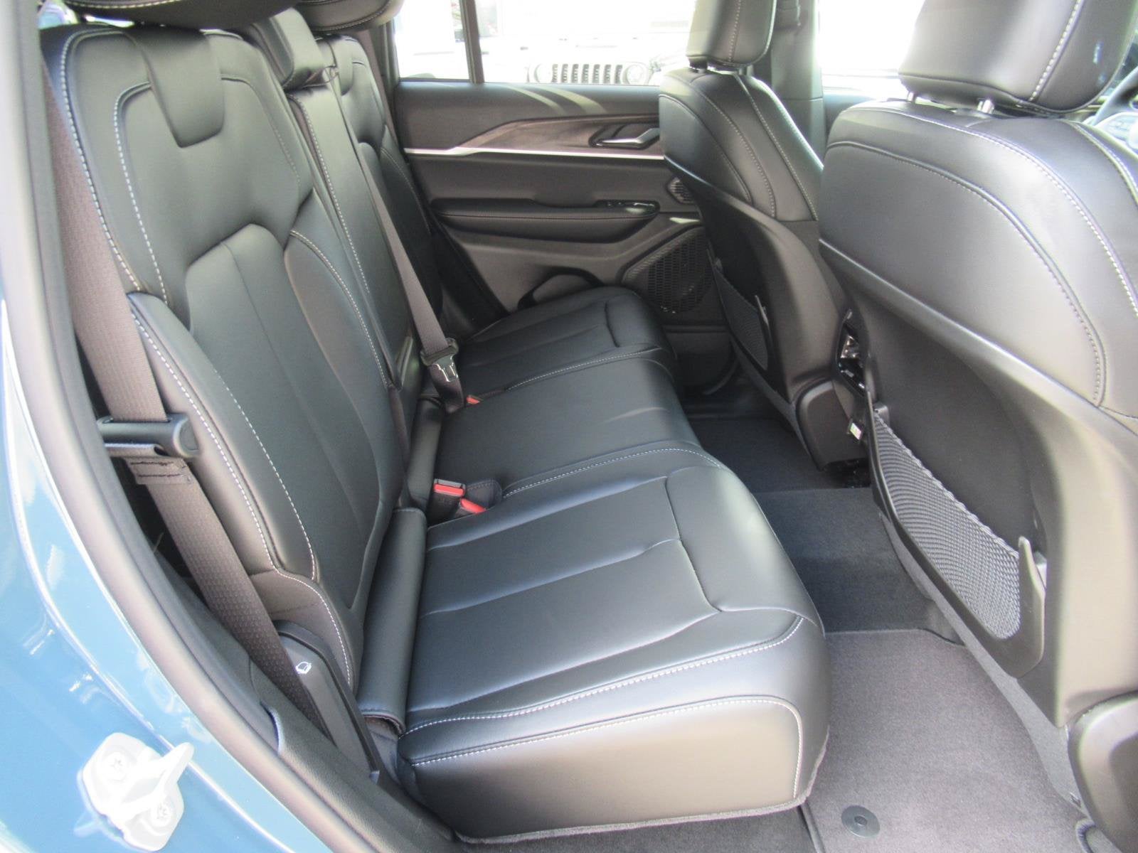 2027 Jeep Grand Cherokee GRAND CHEROKEE LIMITED 4X2