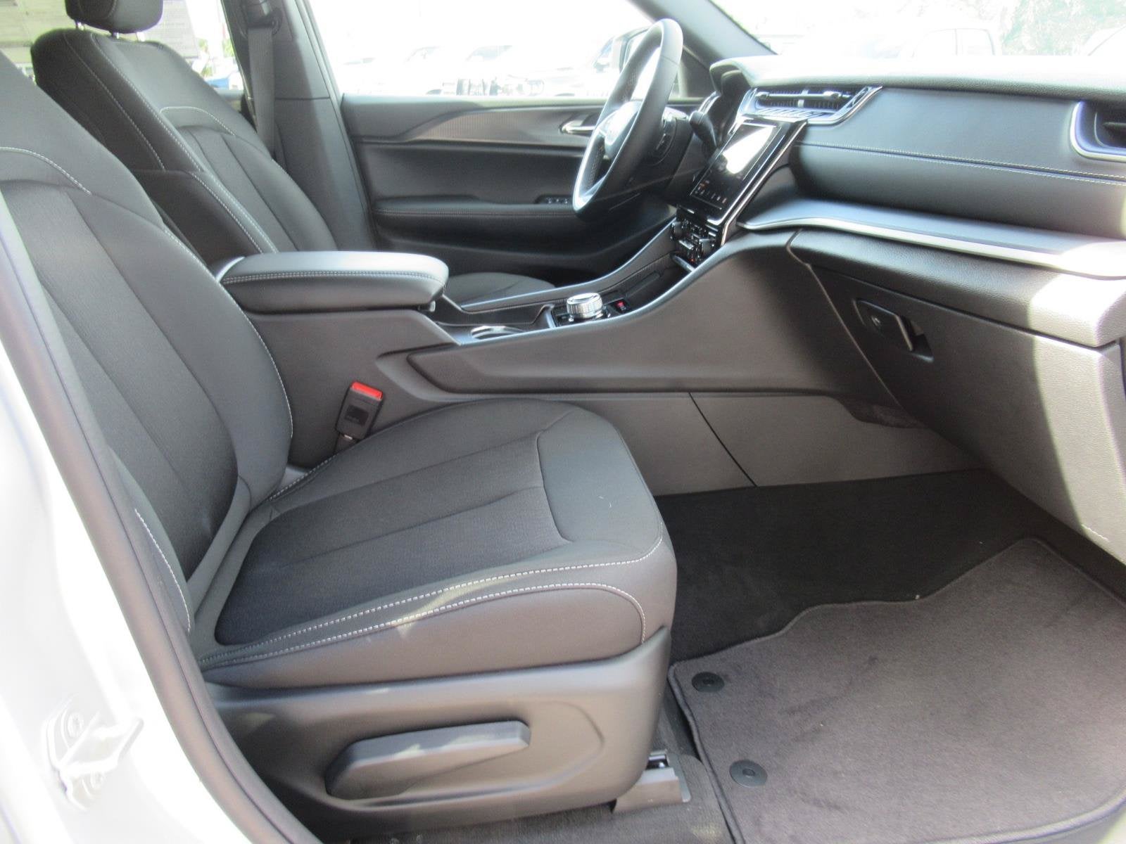 2026 Jeep Grand Cherokee GRAND CHEROKEE L LAREDO X 4X2