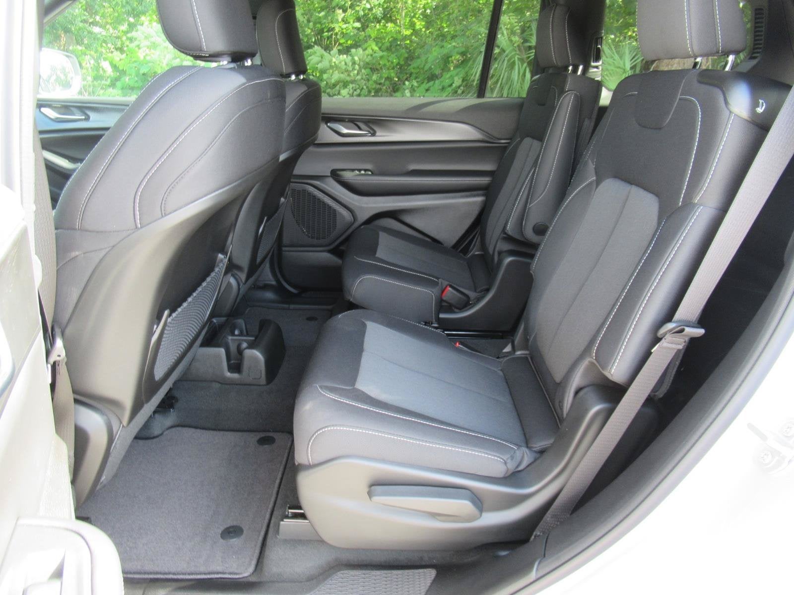 2026 Jeep Grand Cherokee GRAND CHEROKEE L LAREDO X 4X2
