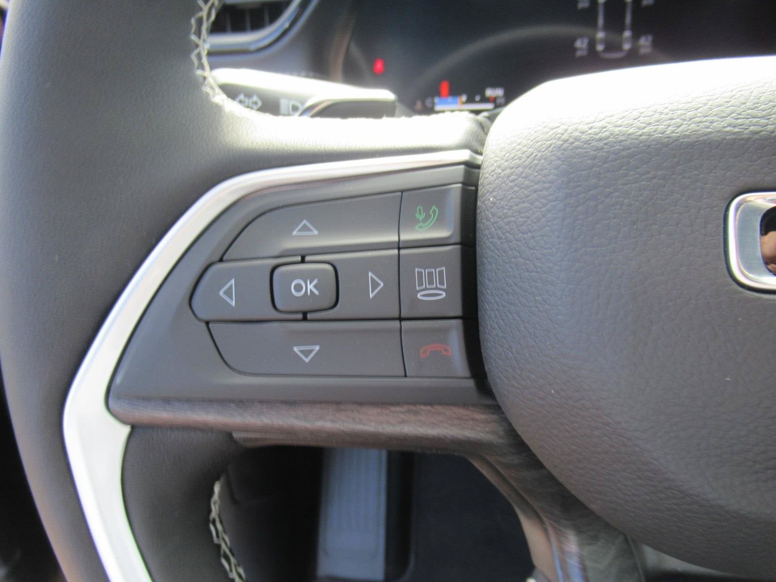2027 Jeep Grand Cherokee GRAND CHEROKEE L LAREDO ALTITUDE 4X2