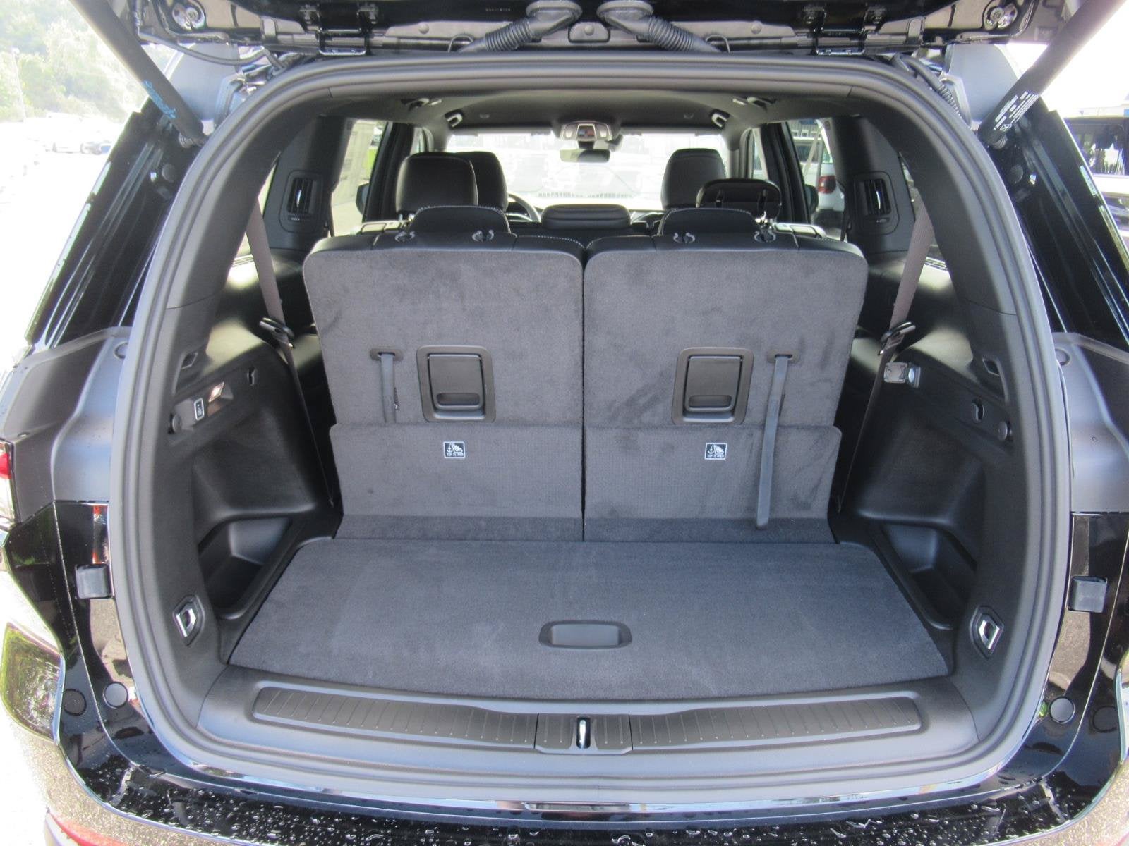 2027 Jeep Grand Cherokee GRAND CHEROKEE L LAREDO ALTITUDE 4X2