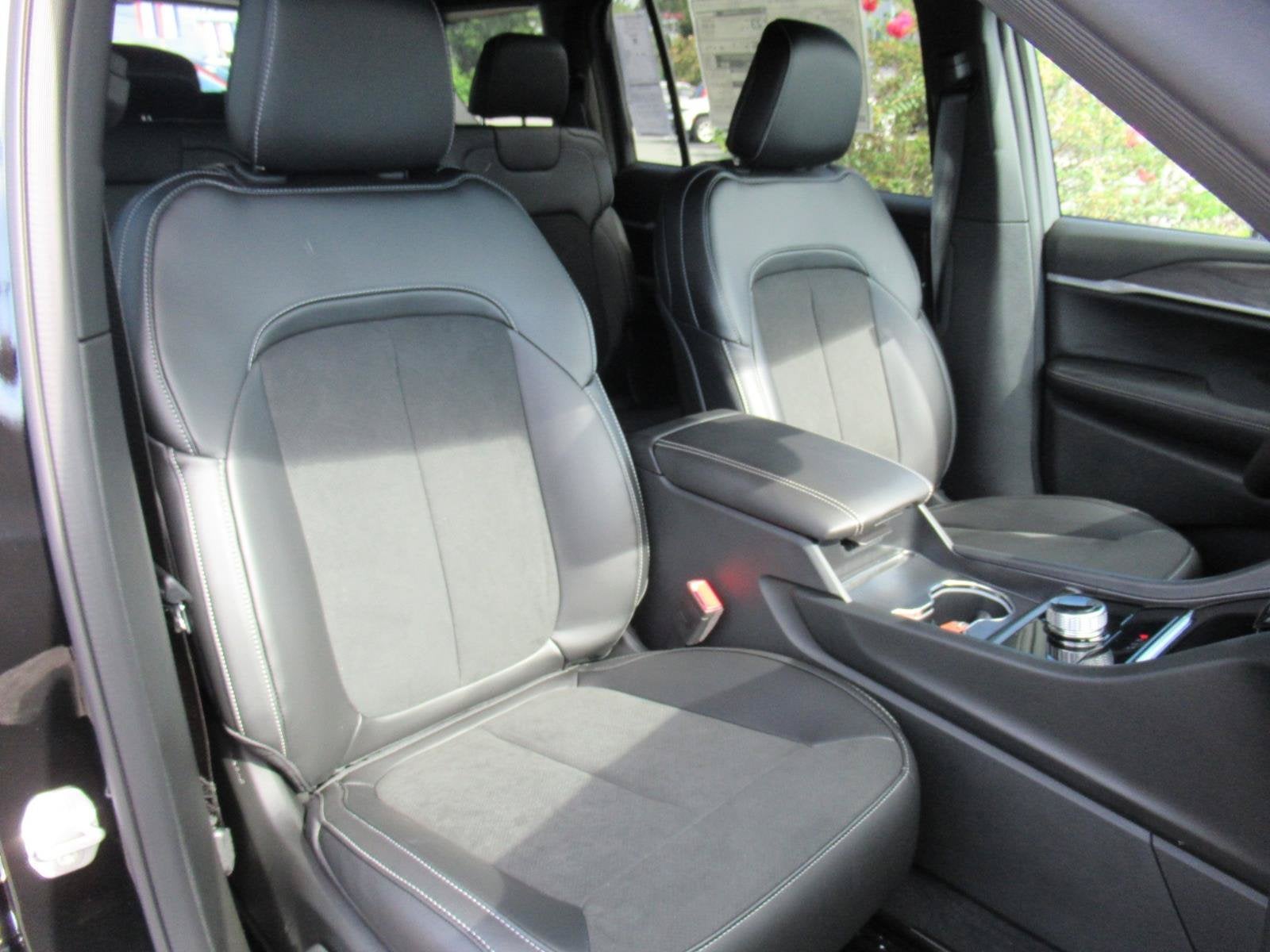 2027 Jeep Grand Cherokee GRAND CHEROKEE L LAREDO ALTITUDE 4X2