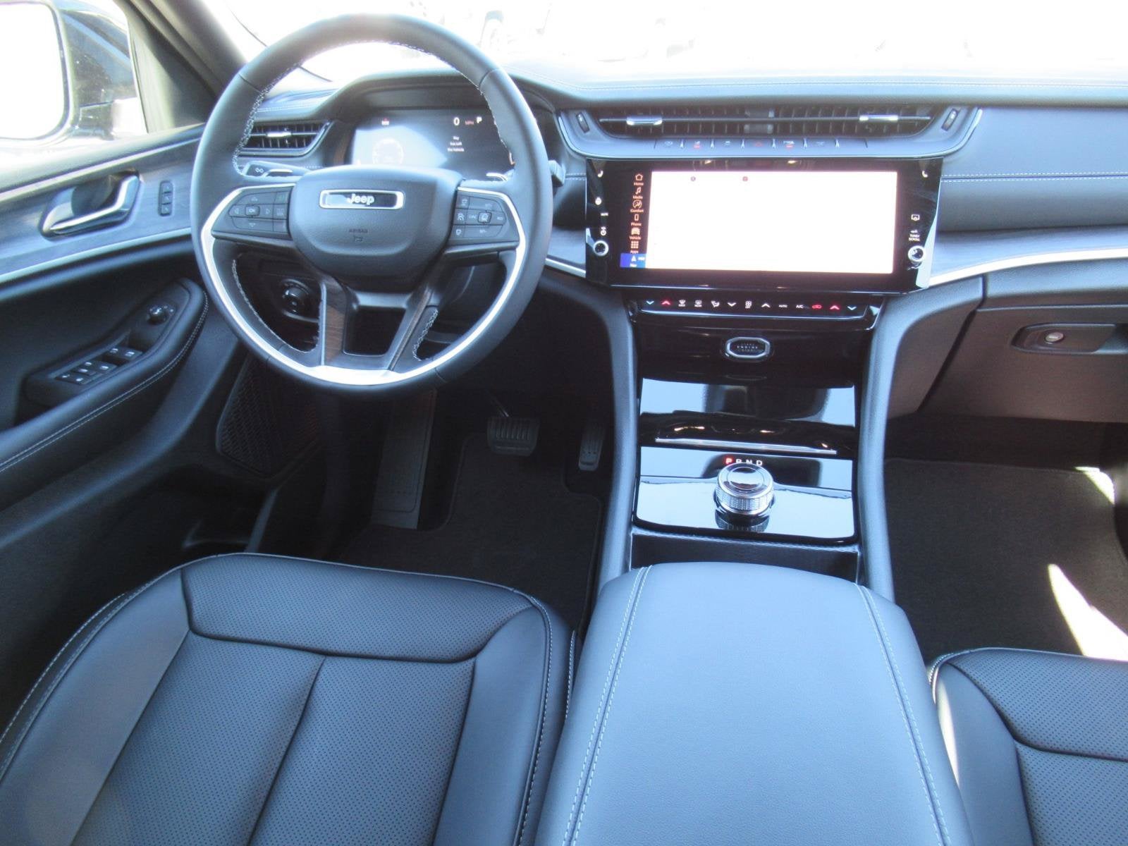 2027 Jeep Grand Cherokee GRAND CHEROKEE L LIMITED 4X2