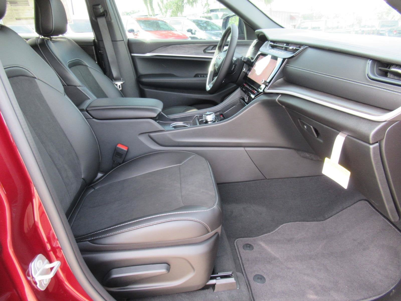 2026 Jeep Grand Cherokee GRAND CHEROKEE L LAREDO ALTITUDE 4X4