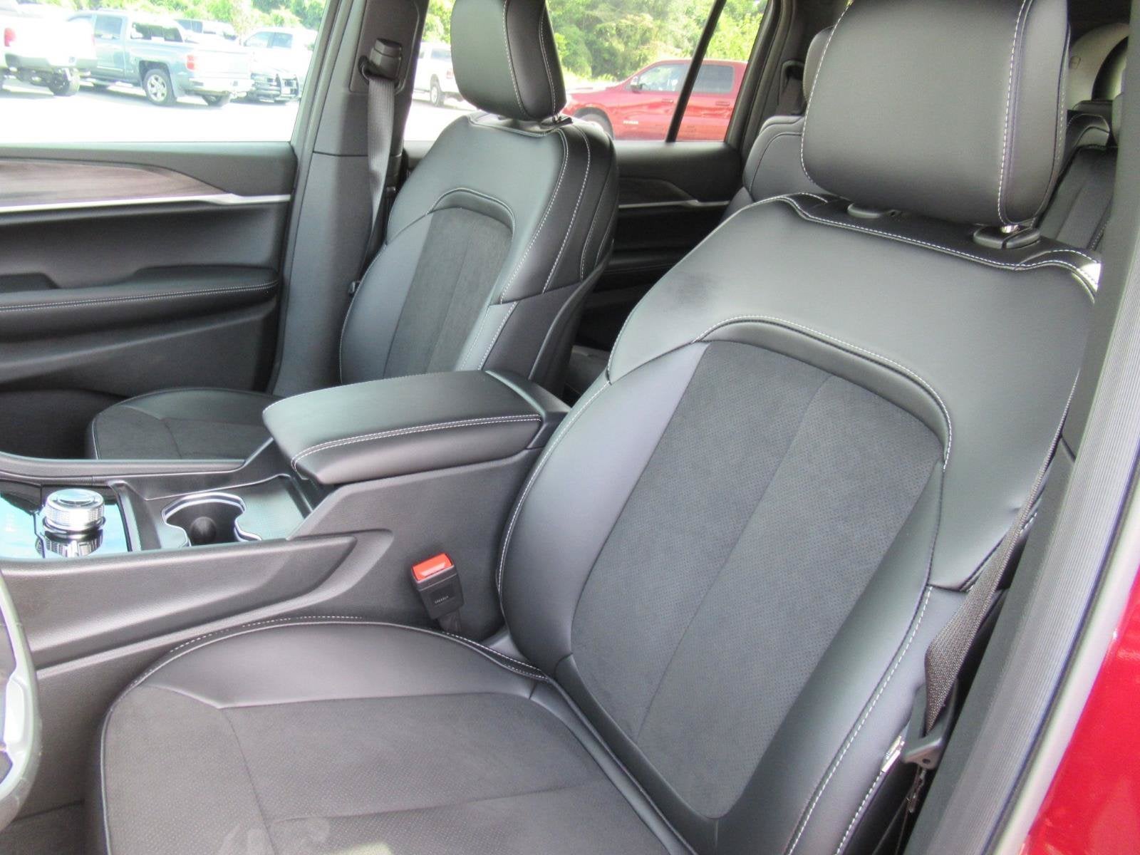 2026 Jeep Grand Cherokee GRAND CHEROKEE L LAREDO ALTITUDE 4X4