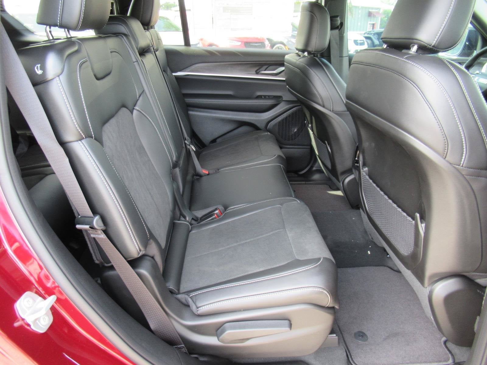 2026 Jeep Grand Cherokee GRAND CHEROKEE L LAREDO ALTITUDE 4X4